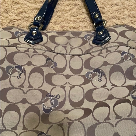 Coach Large Tote - Picture 4 of 11